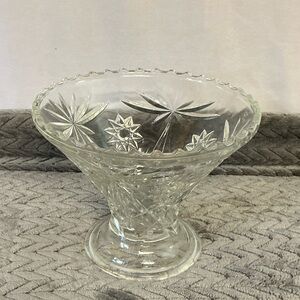 Anchor hocking early American star of David clear glass  punch /snack bowl.